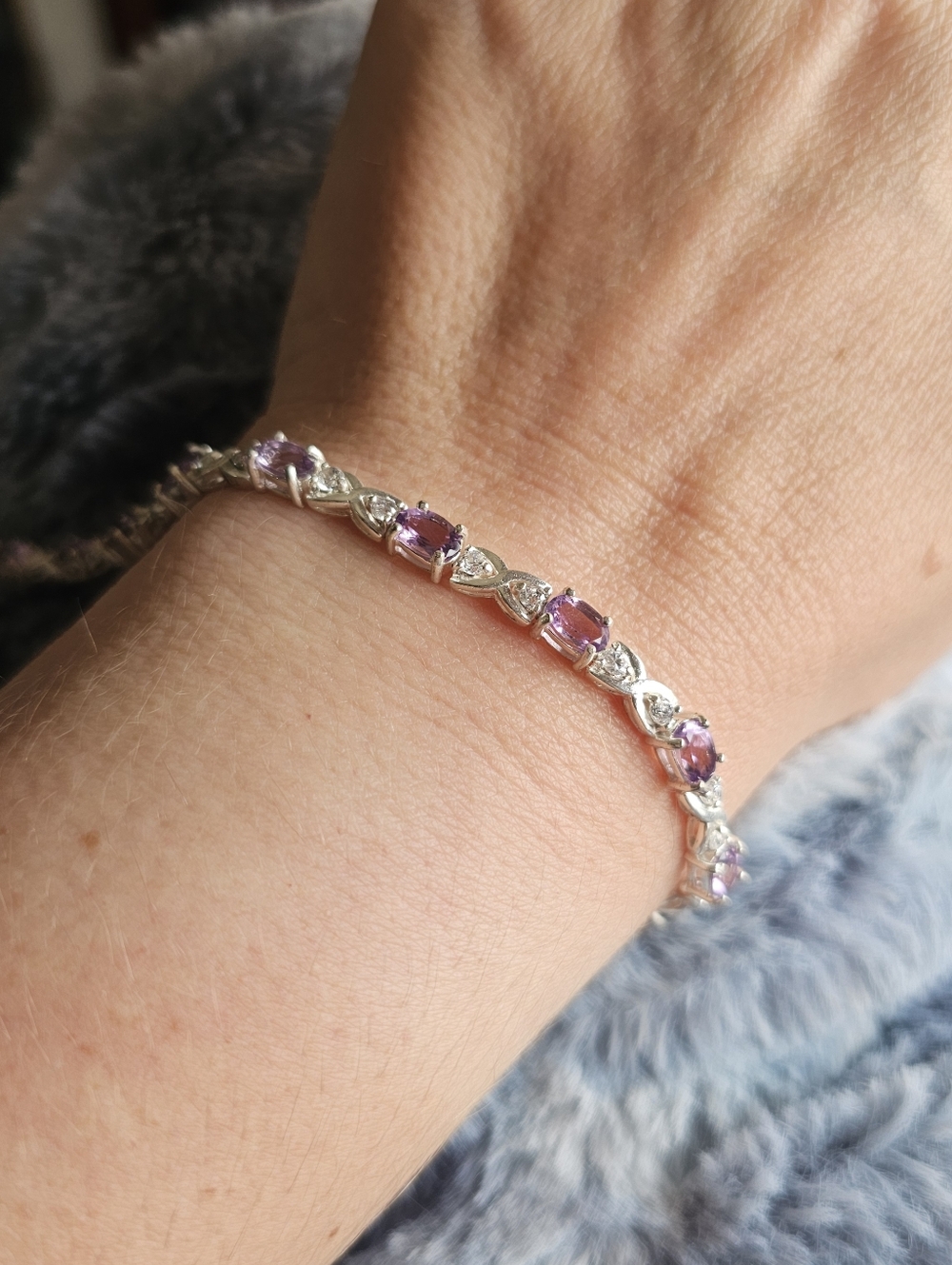 Sterling silver amethyst bracelet! Stamped 925. Fits up to a 6 1/2 inch wrist. P
